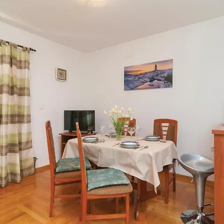 Two-bedroom In Apartamento Split