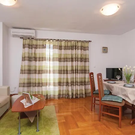Two-bedroom In Apartamento Split